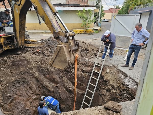 SAPAZ ATIENDE #SOCAVÓN EN EL CIRCUITO GALEANA Y VIRREY DE MENDOZA